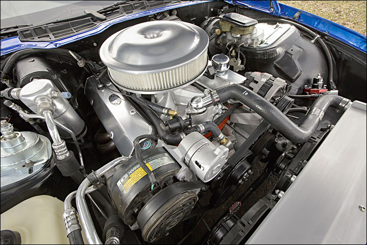Six Degrees 1958 Camaro: Traditional under the hood