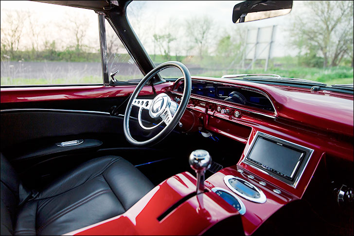 Feigle 60 Starliner: Color-matched Center Console