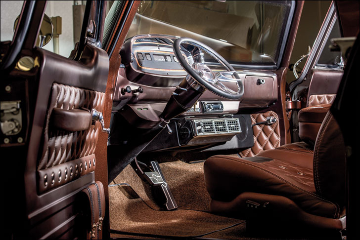 Lakeside Rods & Rides Dodge D-100: Dash and Doors