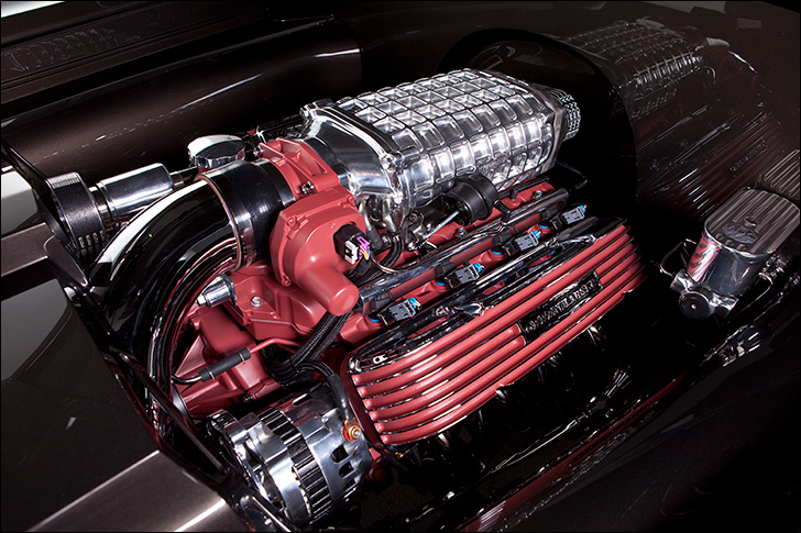 Motor Market Kindig-It '52 Pontiac: Magnuson supercharger with 4L80E