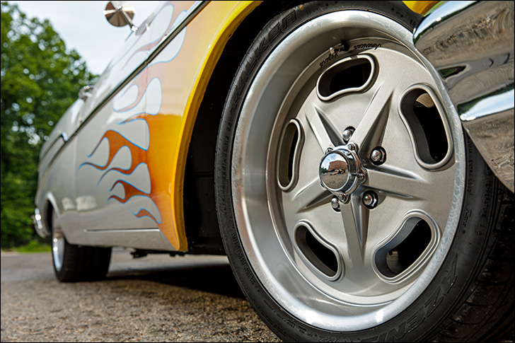 Street Rodder '57 Chevy: Wheels and brakes